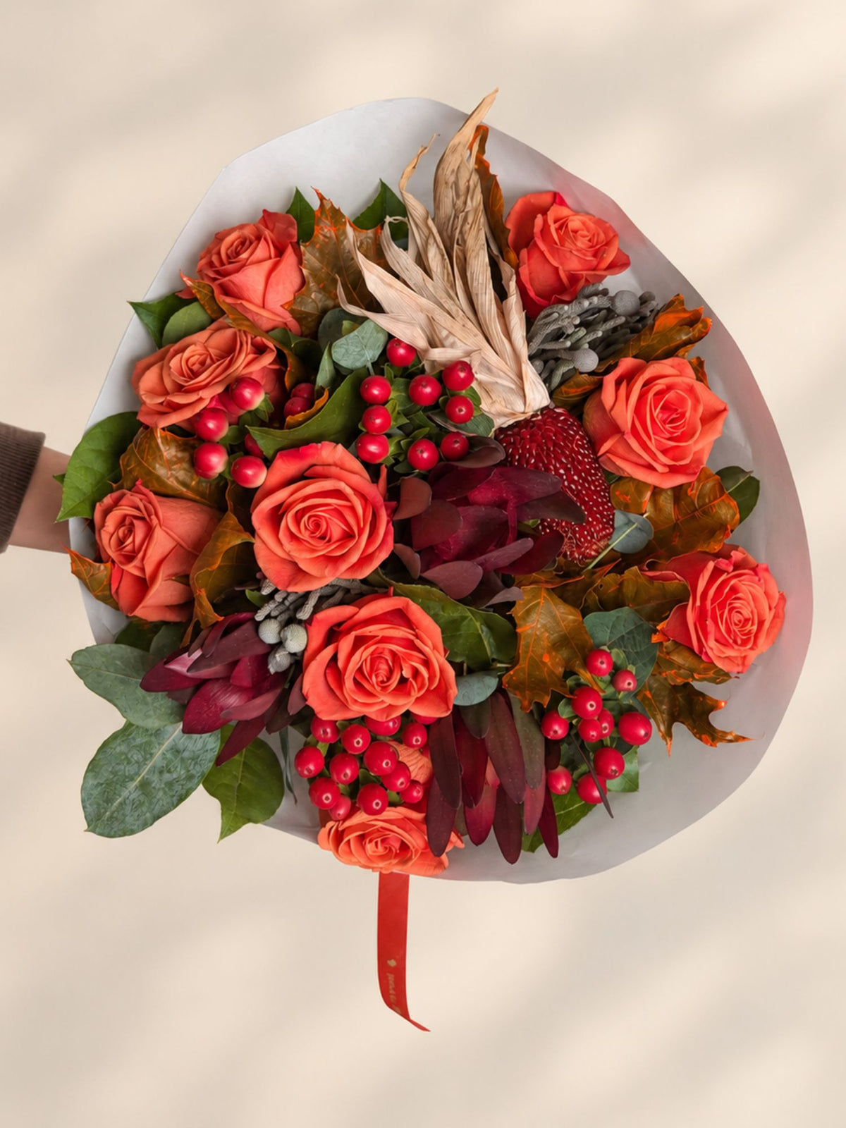 Buchet cu Trandafiri Portocalii si Miniconifere