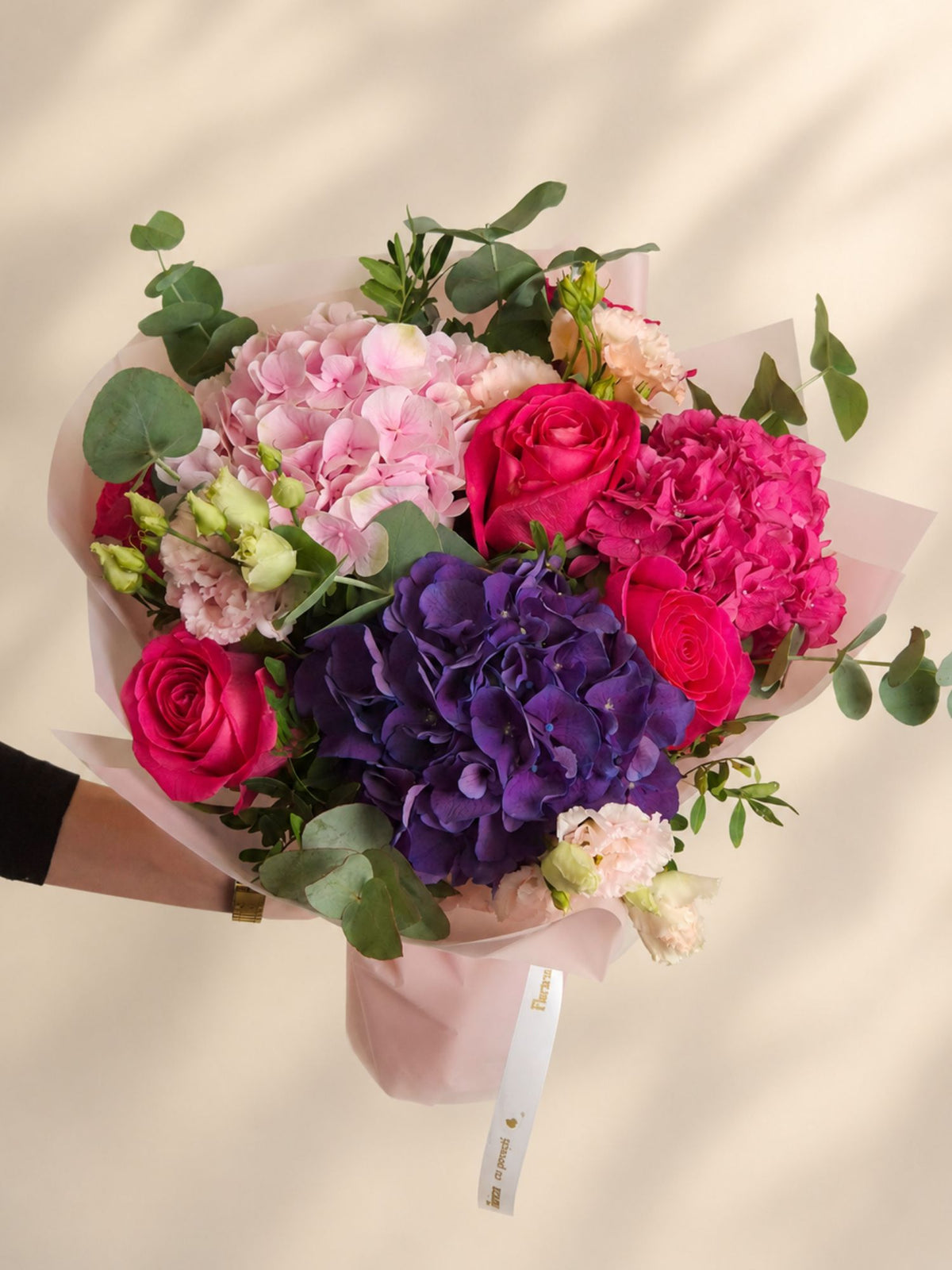 Buchet cu Trandafiri Roz, Hortensii și Lisianthus