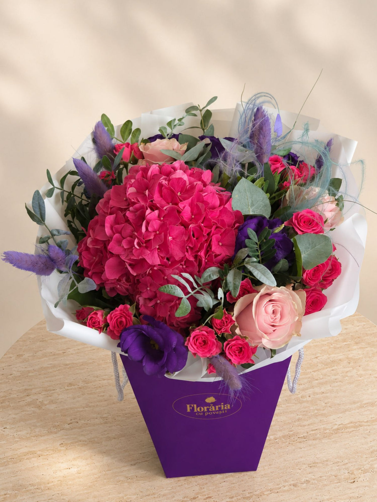 Buchet cu Hortensie și Trandafiri