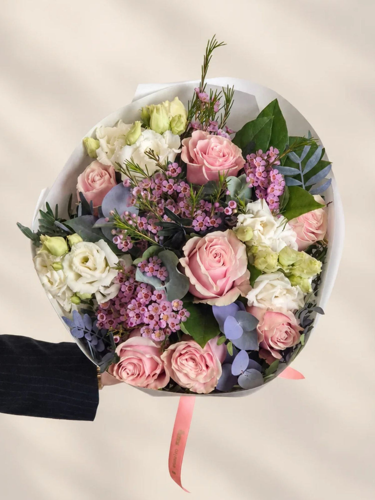 Buchet Trandafiri Roz, Lisianthus Alb și Wax