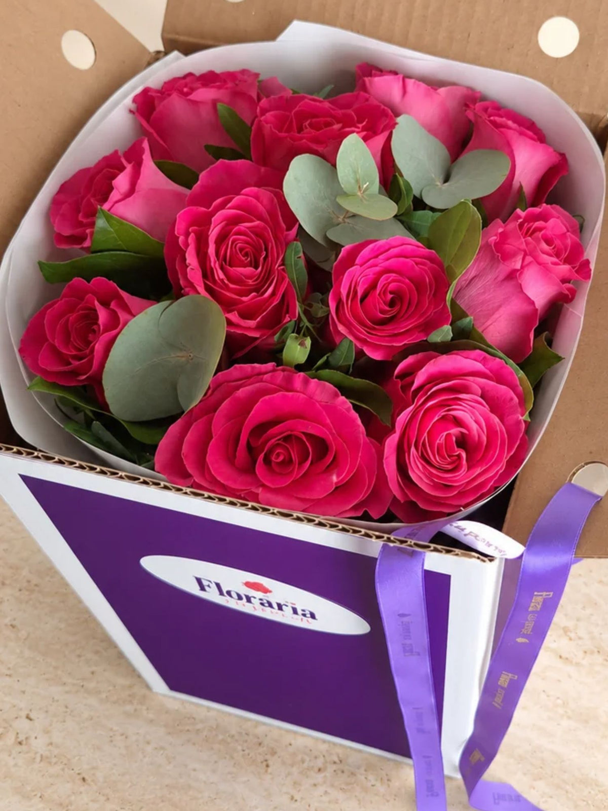 Buchet 11 trandafiri roz intens