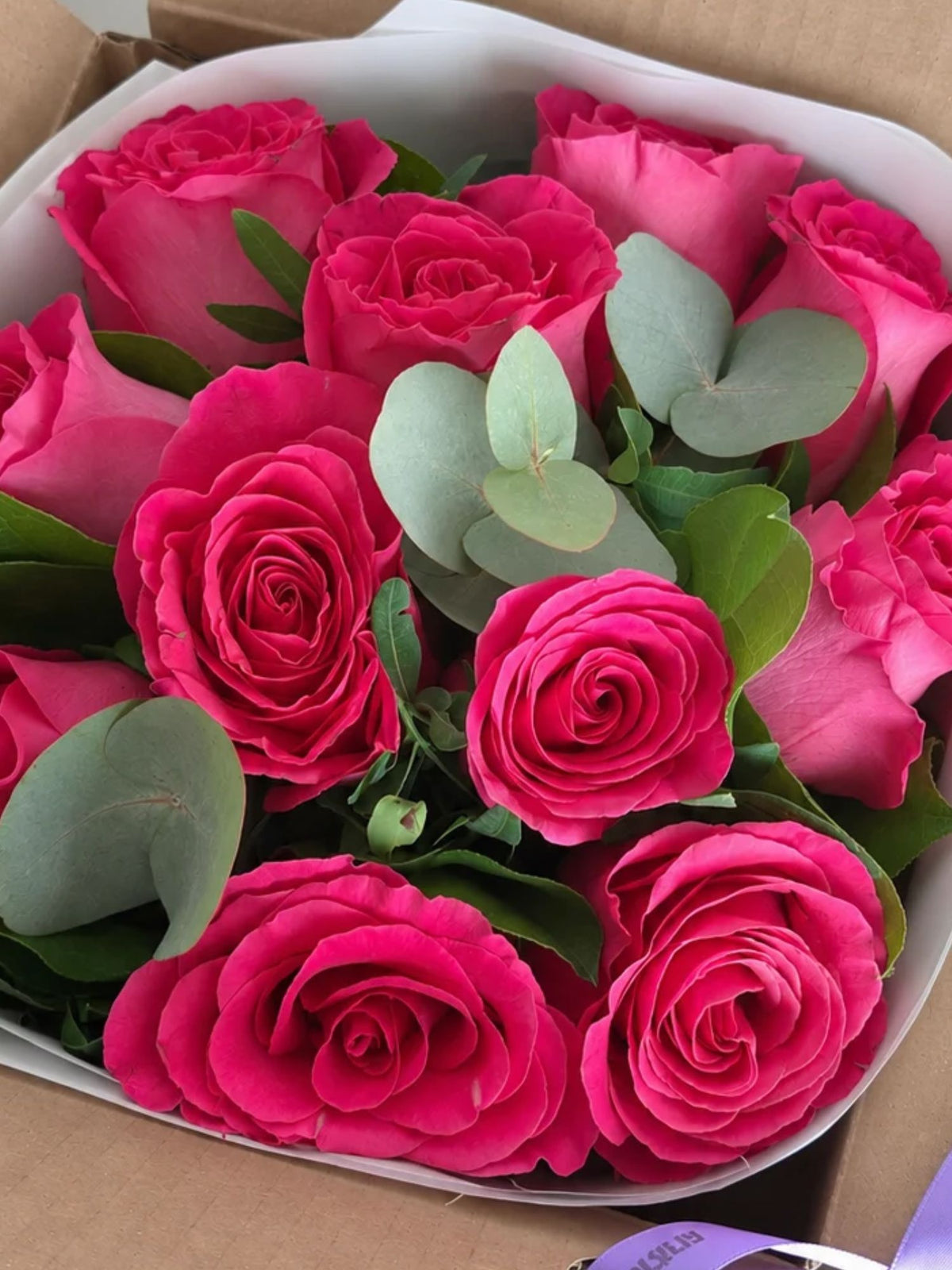 Buchet 11 trandafiri roz intens