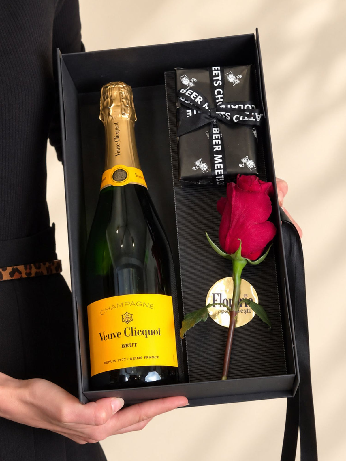Cadou sampanie Veuve Clicquot si praline