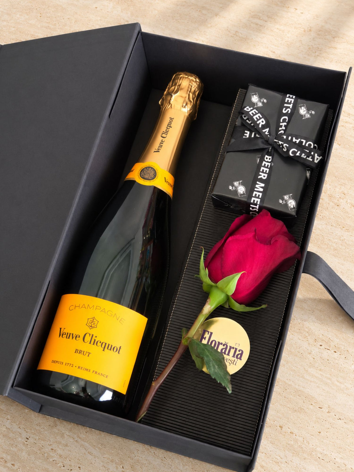 Cadou sampanie Veuve Clicquot si praline