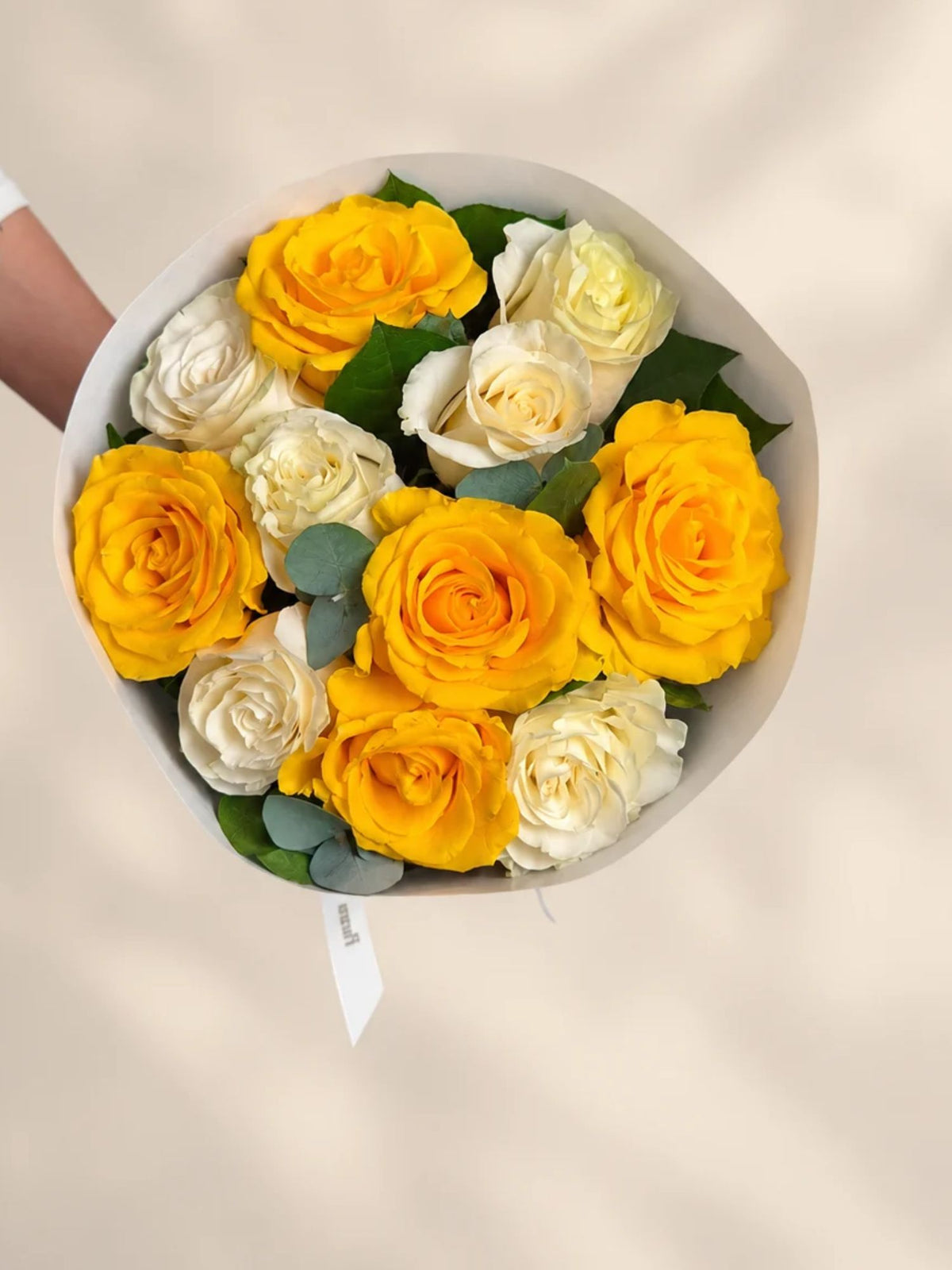 Buchet 11 Trandafiri Albi si Galbeni