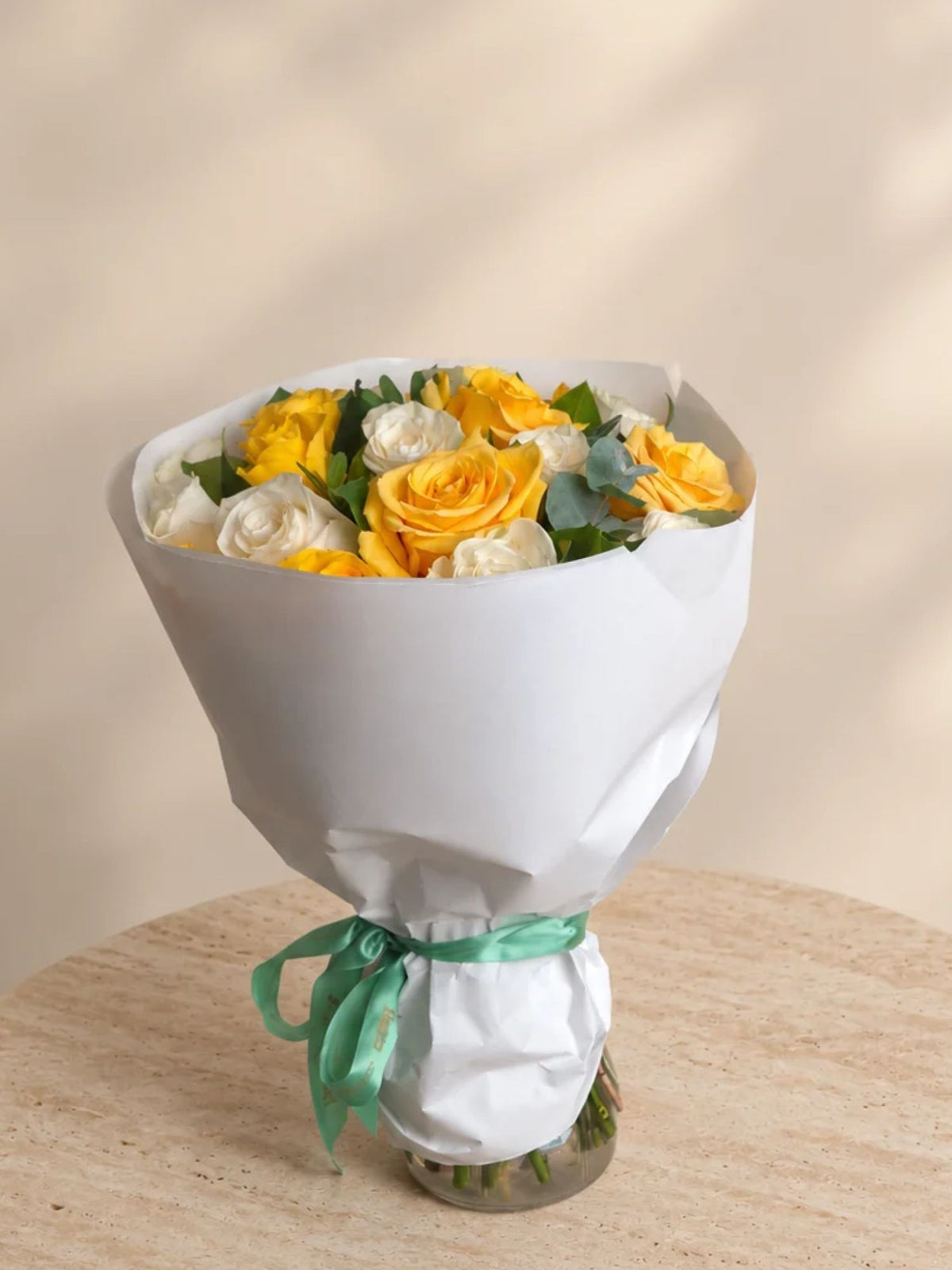 Buchet 19 trandafiri albi si galbeni