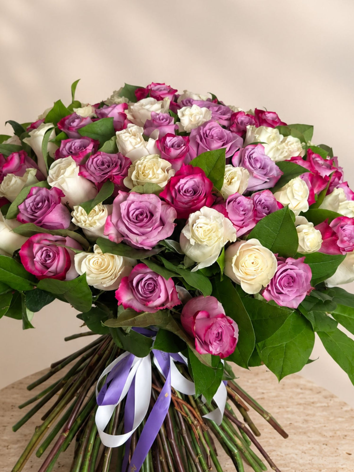 SPECIALS - Buchet 101 trandafiri albi si mov