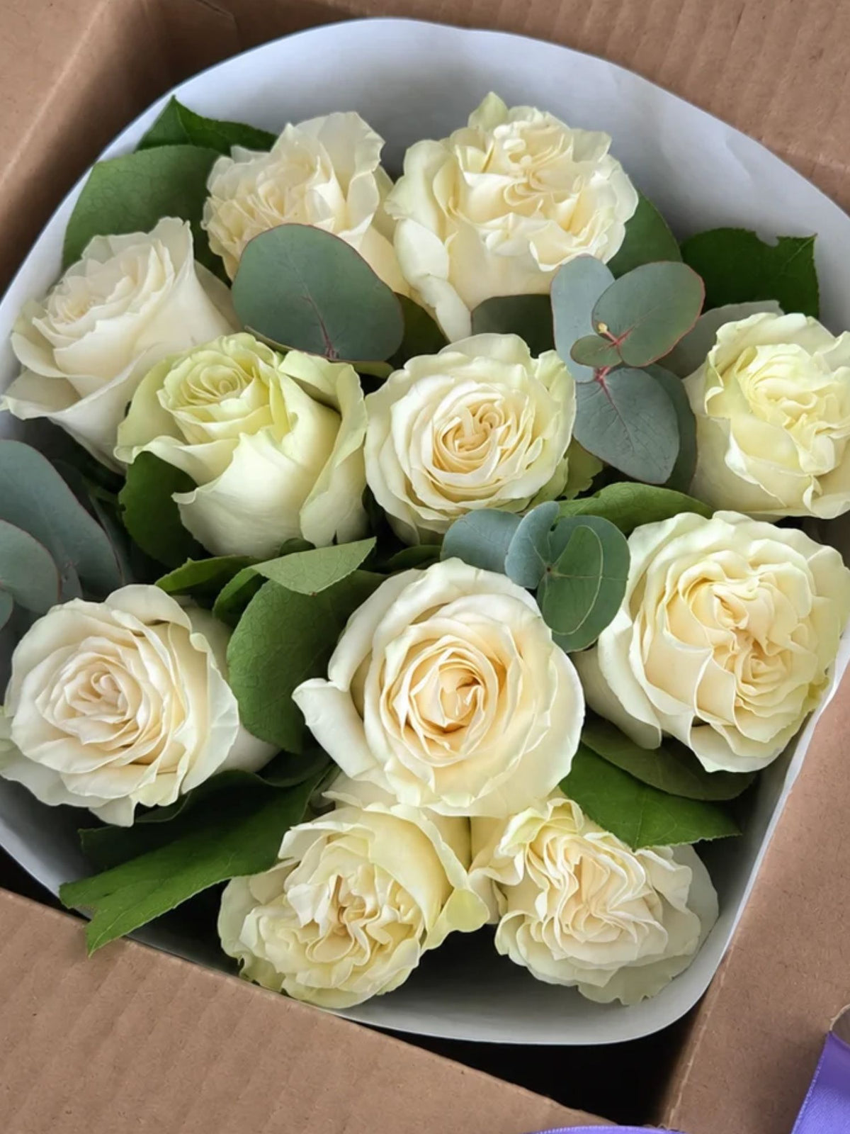 Buchet 13 Trandafiri Albi