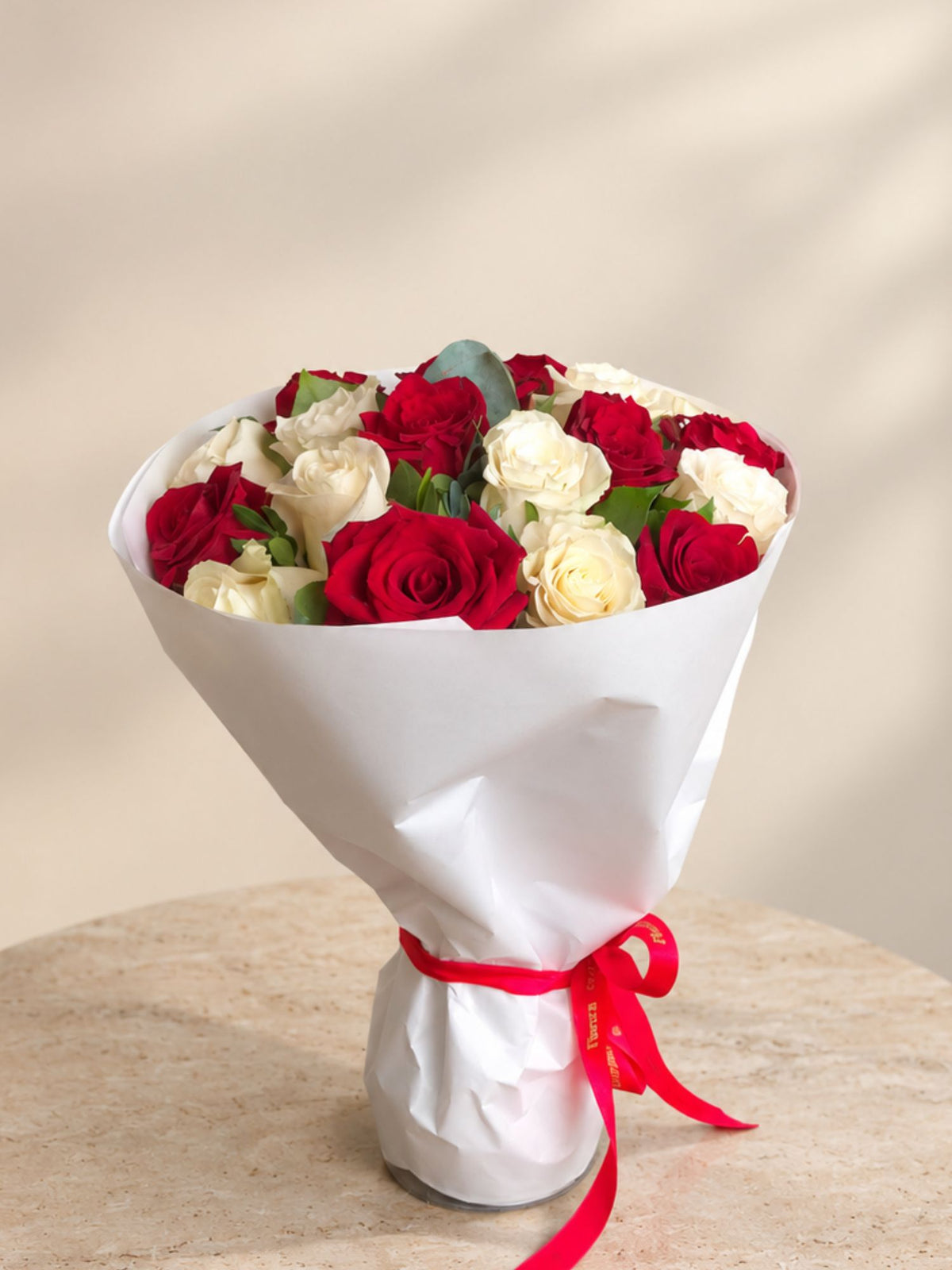 Buchet 19 Trandafiri Albi si Rosii