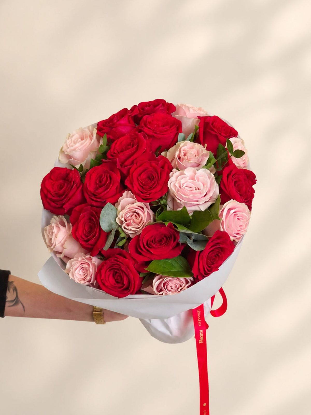 Buchet 25 trandafiri rosii si roz