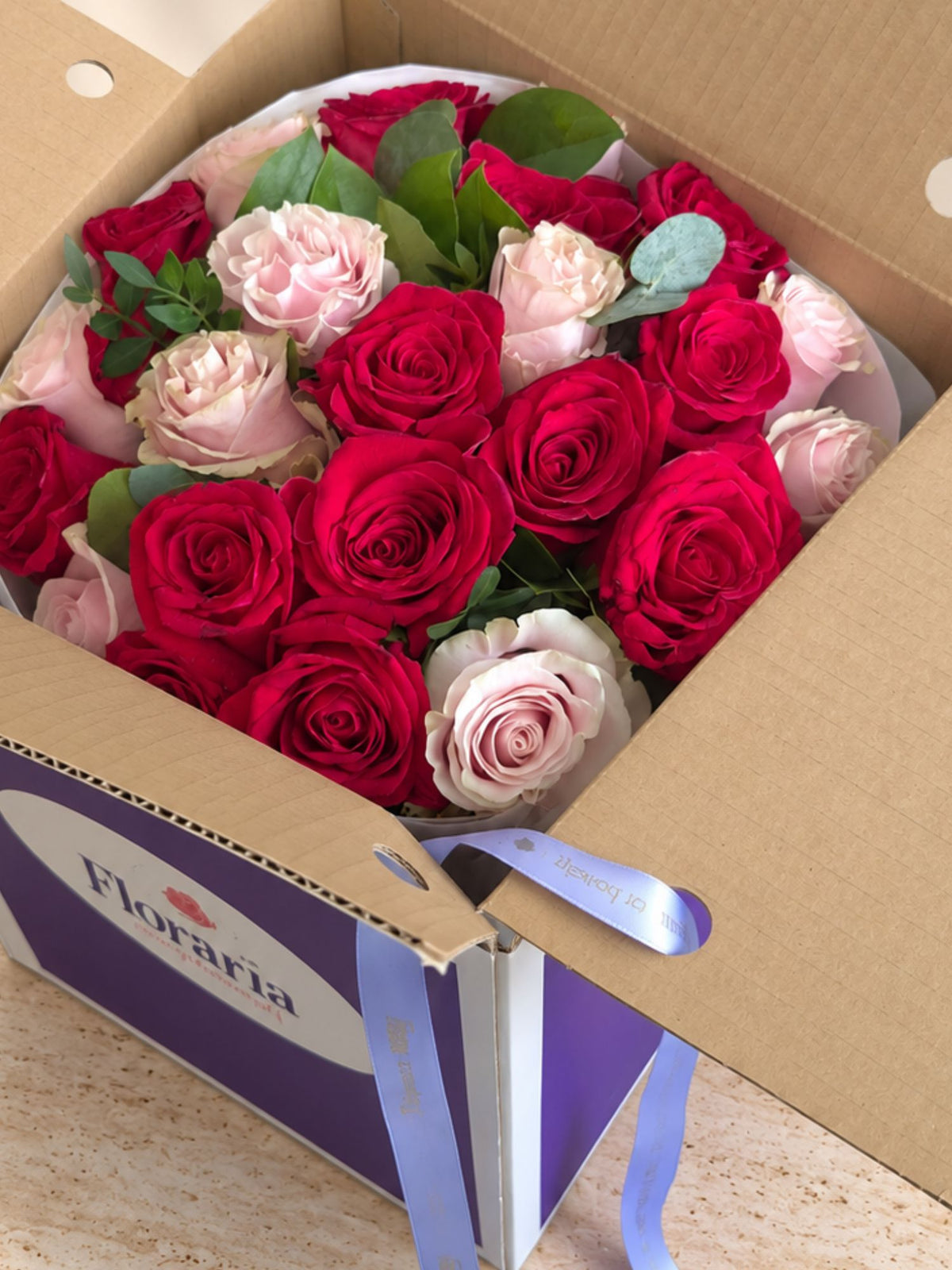 Buchet 25 trandafiri rosii si roz