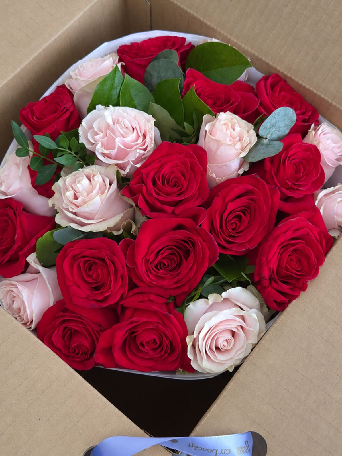 Buchet 25 trandafiri rosii si roz