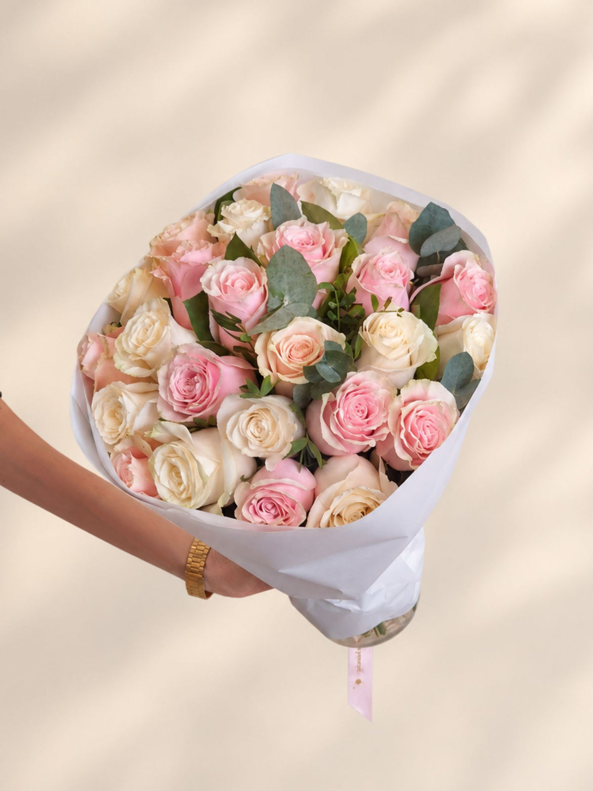 Buchet 25 trandafiri albi si roz