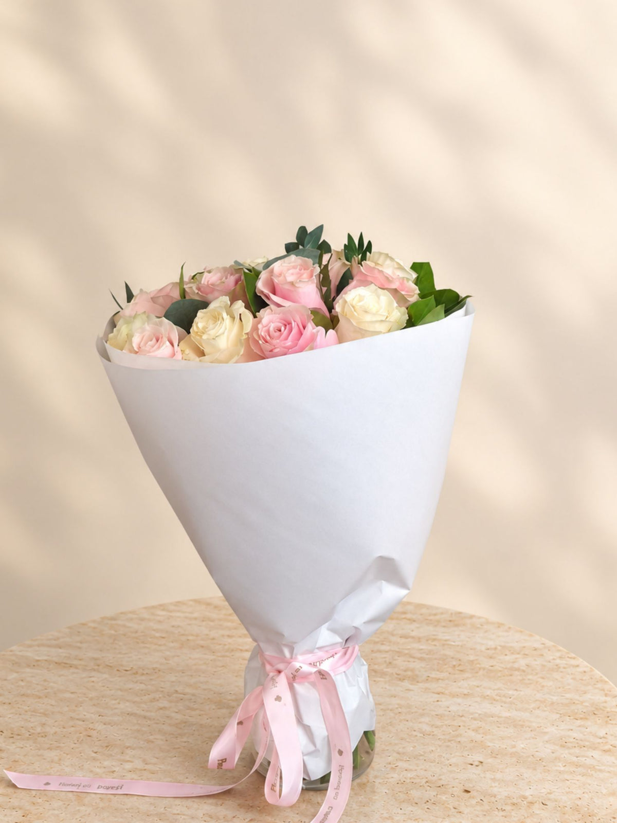 Buchet 25 trandafiri albi si roz