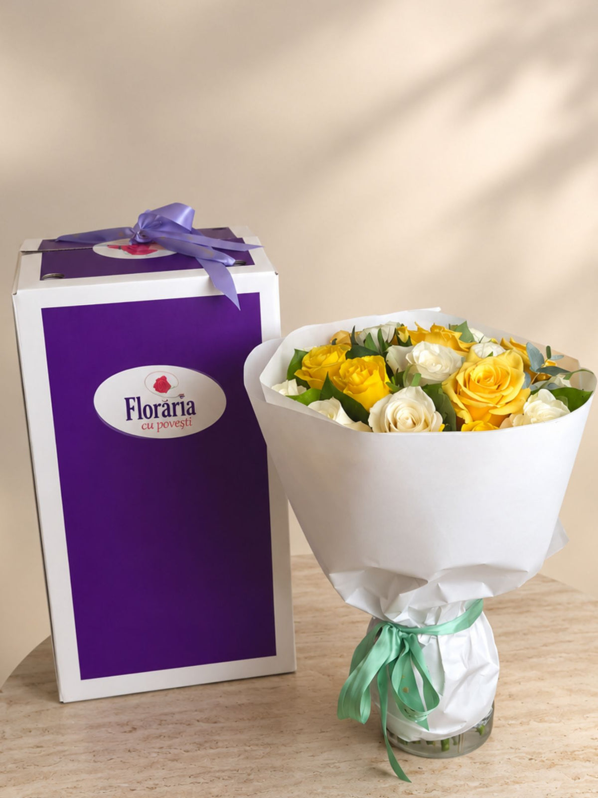 Buchet 25 trandafiri albi si galbeni