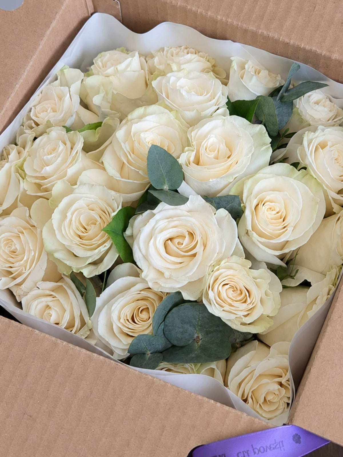 Buchet 25 trandafiri albi