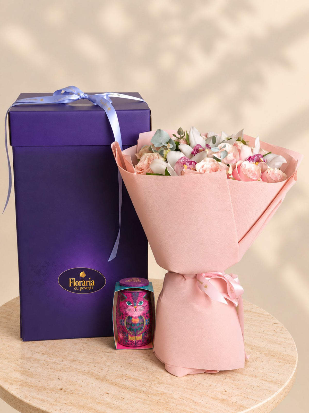 Pachet Colecția de Lux - Buchet Trandafiri Roz și Orhidee Imperiale Albe