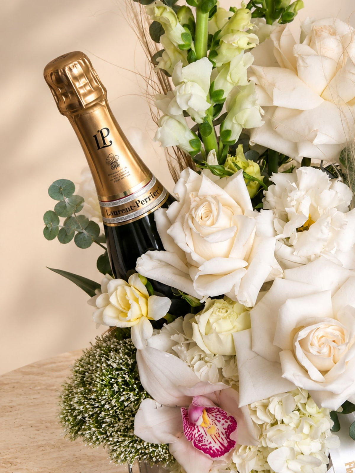 Colecția de Lux - Aranjament Floral și Șampanie Laurent-Perrier