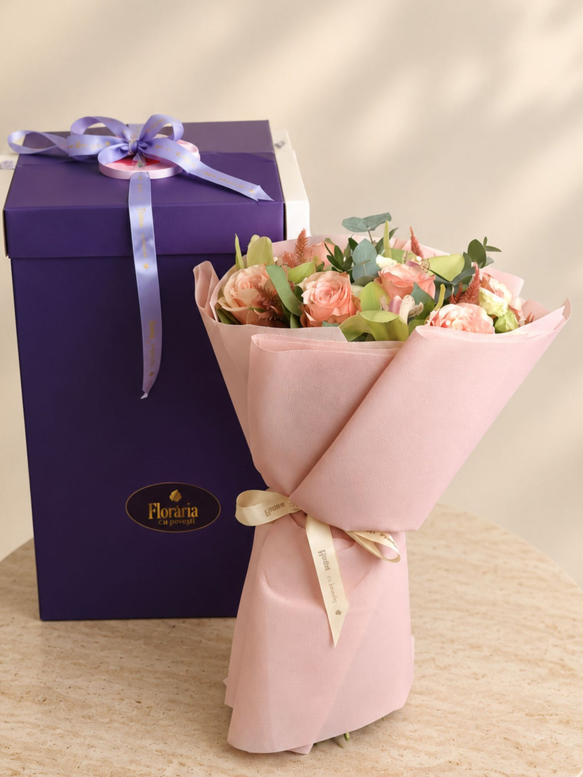 Colectia de Lux  - Buchet cu trandafiri kahala celosia si miniroze