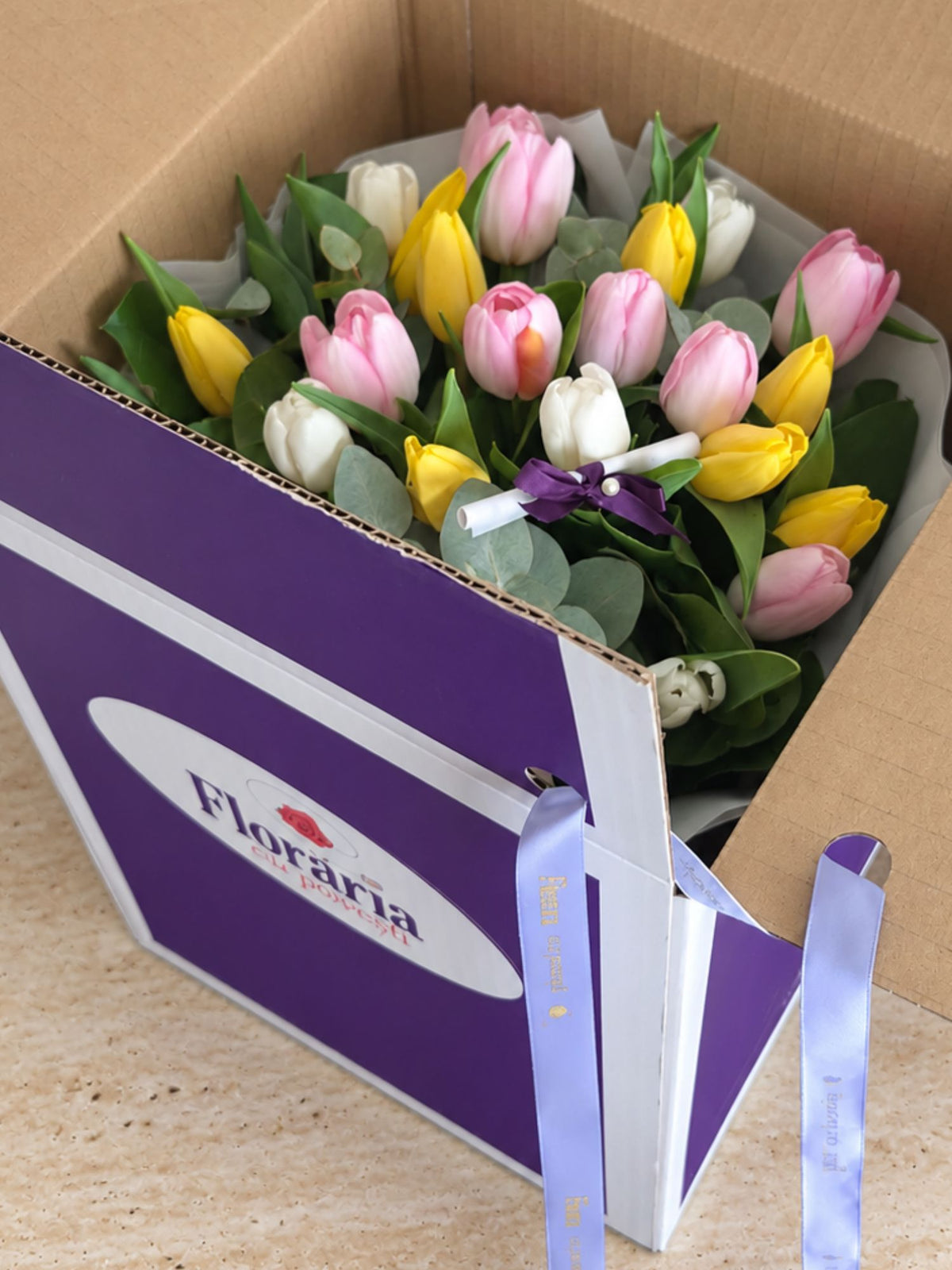 Buchet 25 lalele albe, roz si galbene