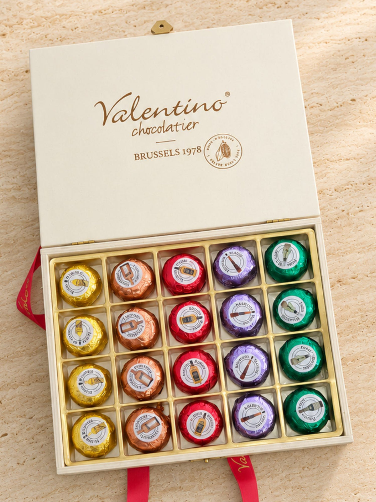 Cutie Lemn Praline cu Lichior Valentino