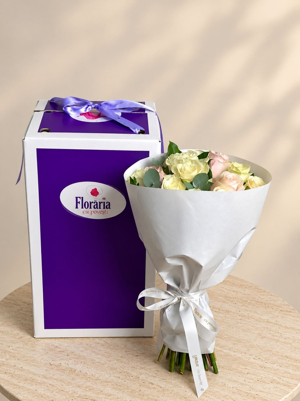 Buchet 11 Trandafiri Albi si Roz - Floraria cu Povesti