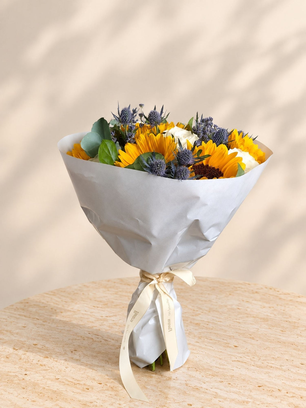 Buchet cu Floarea-Soarelui, Trandafiri si Eringium - Floraria cu Povesti
