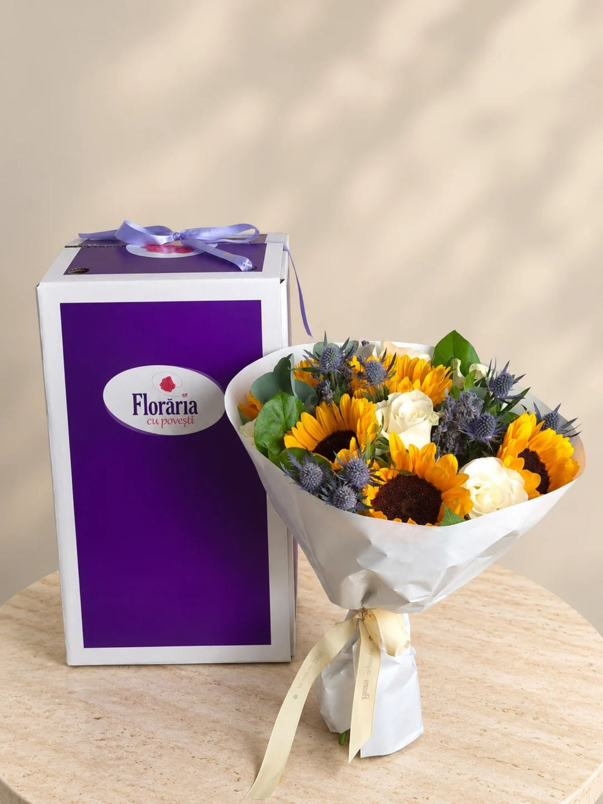 Buchet cu Floarea-Soarelui, Trandafiri si Eringium - Floraria cu Povesti