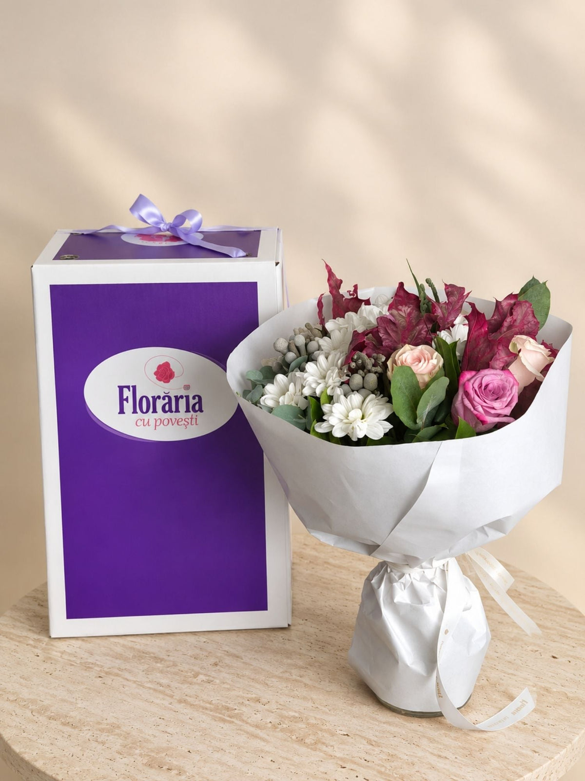 Buchet cu Trandafiri Lila si Roz, Crizanteme si Miniconifere - Floraria cu Povesti