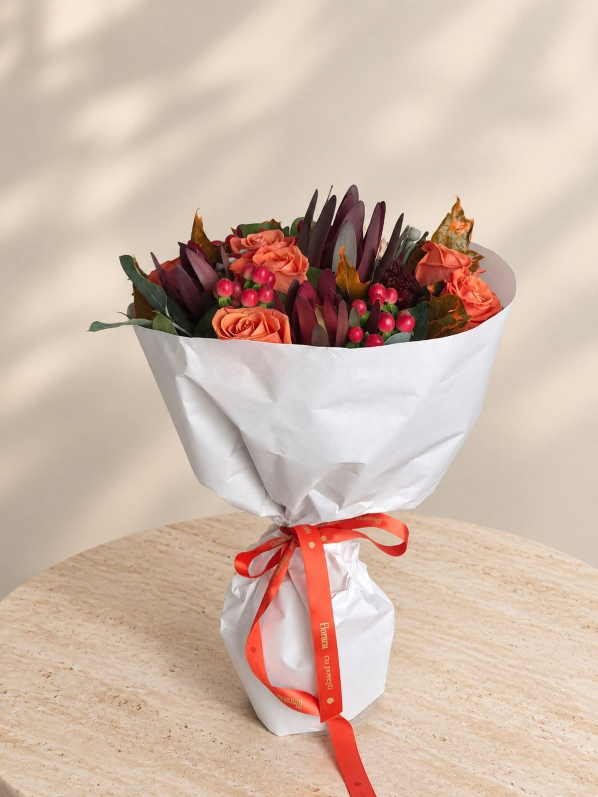 Buchet cu Trandafiri Portocalii si Miniconifere - Floraria cu Povesti