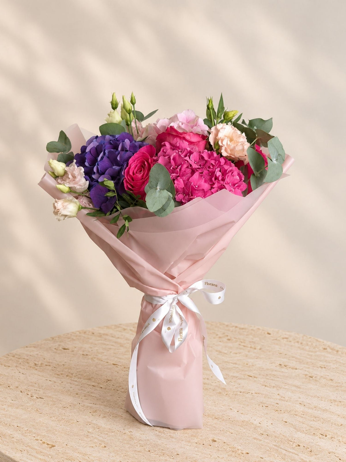 Buchet cu Trandafiri Roz, Hortensii si Lisianthus - Floraria cu Povesti